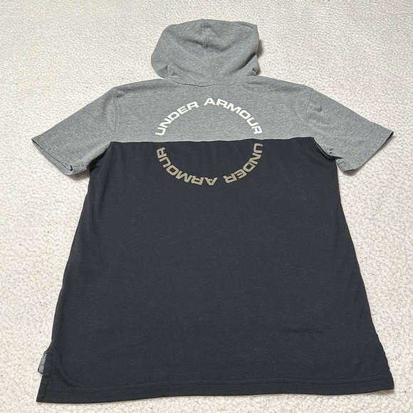 Under Armour Boys Navy & Gray Front Pocket Hoodie Tee, EUC, Size Youth Large - Picture 6 of 10